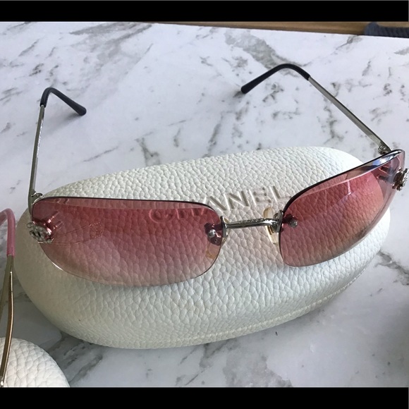 CHANEL Accessories - CHANEL Vintage sunnies with case